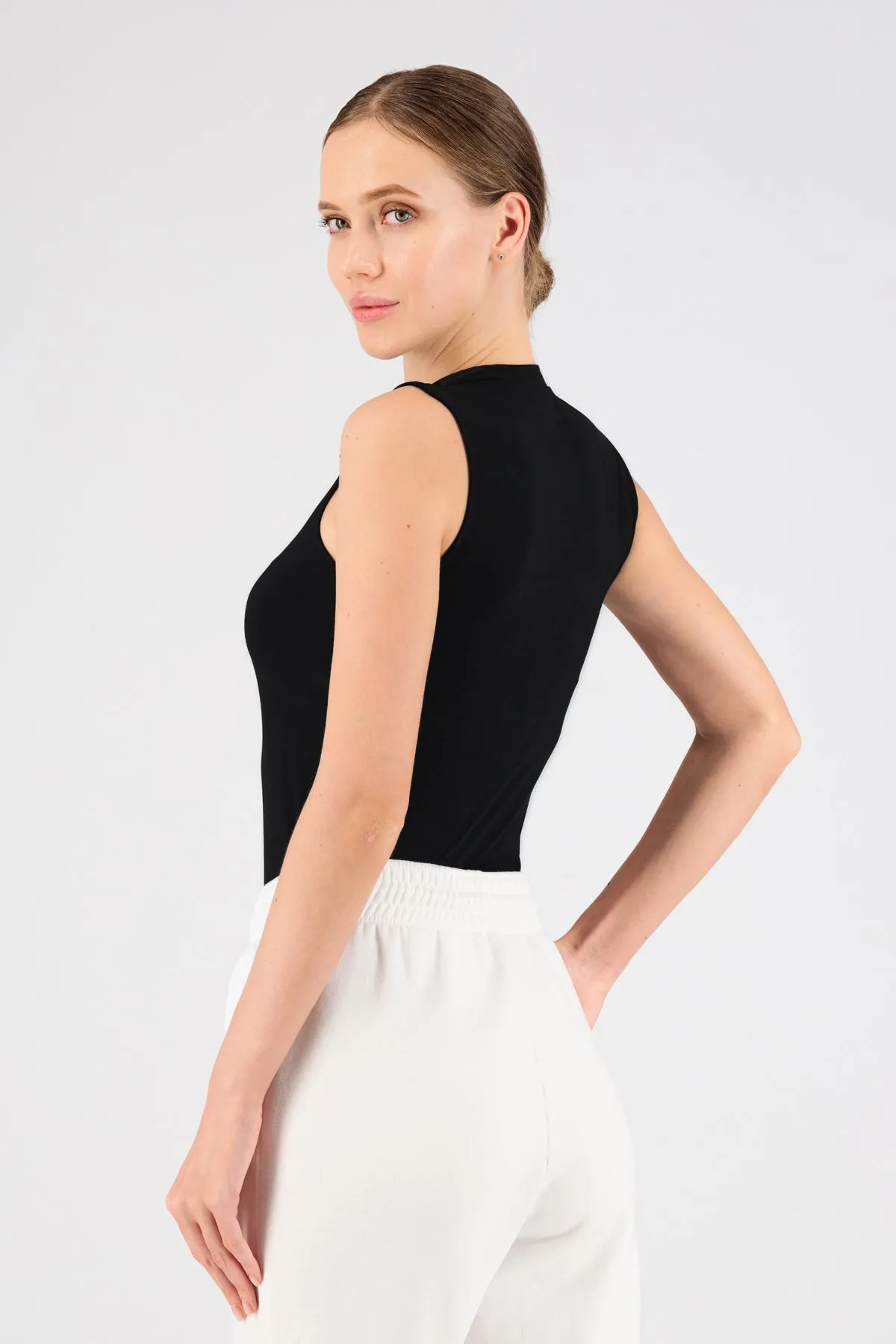 Sleeveless Layer - Black