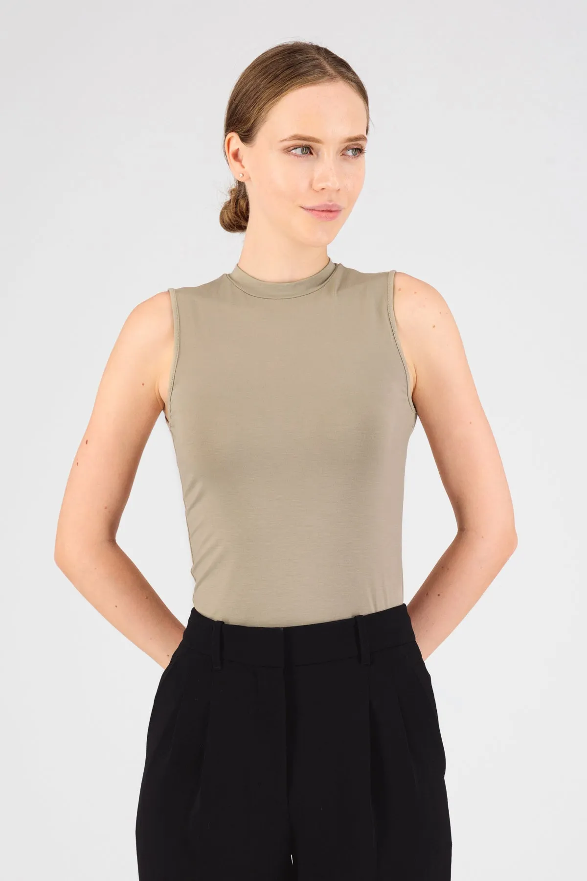 Sleeveless Layer - Sand