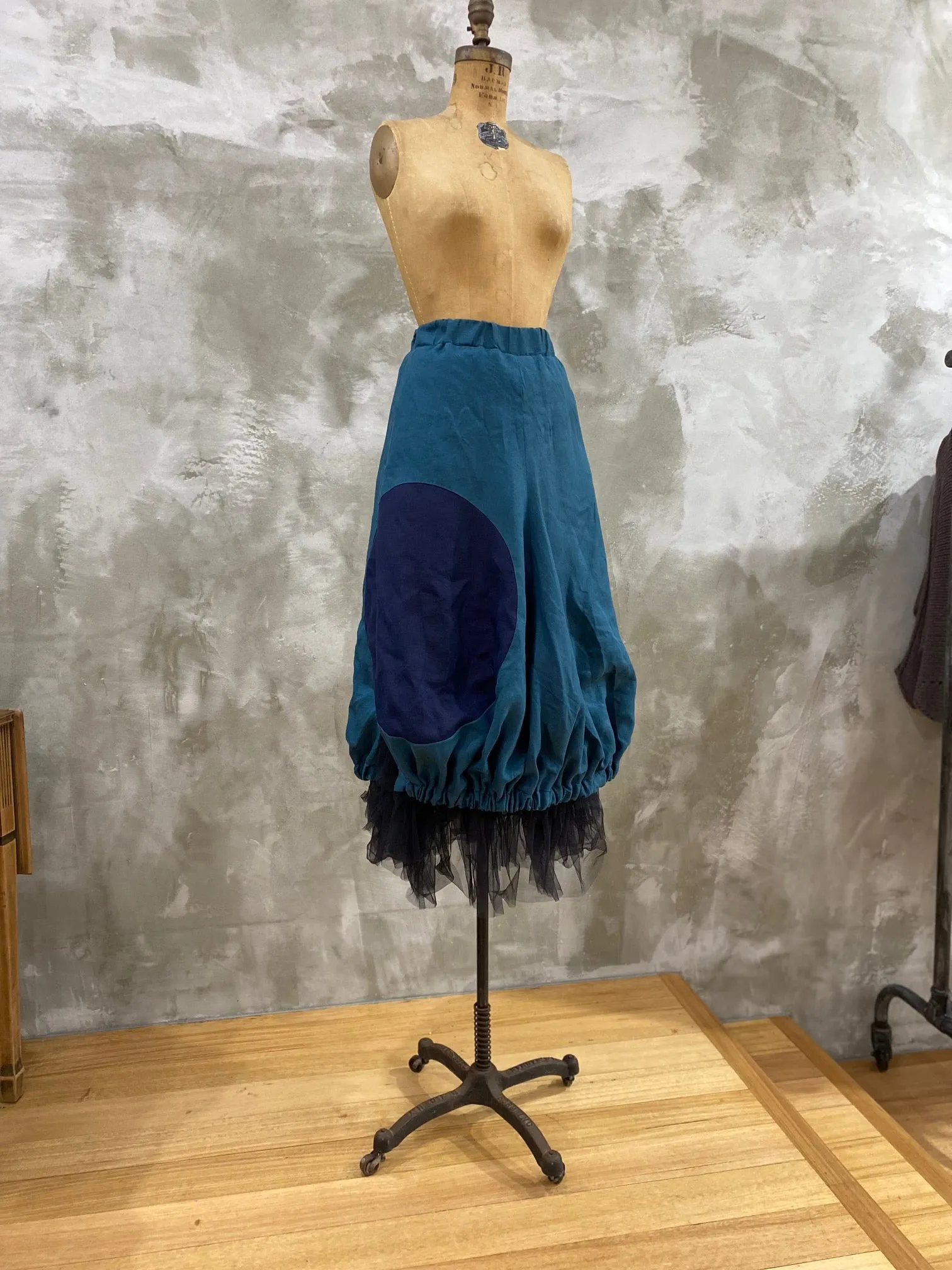 The Zentrum Skirt - Ocean w. Navy