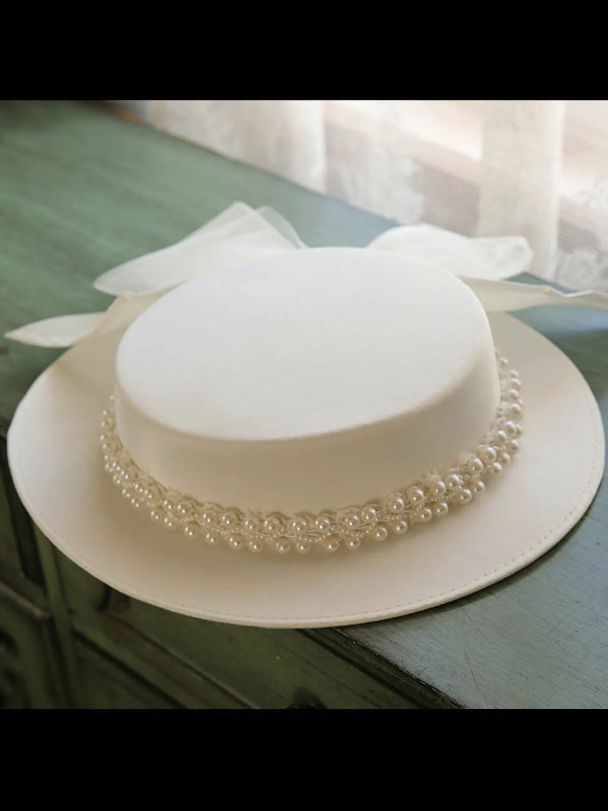 White Retro Pearl Bow Knot Hat